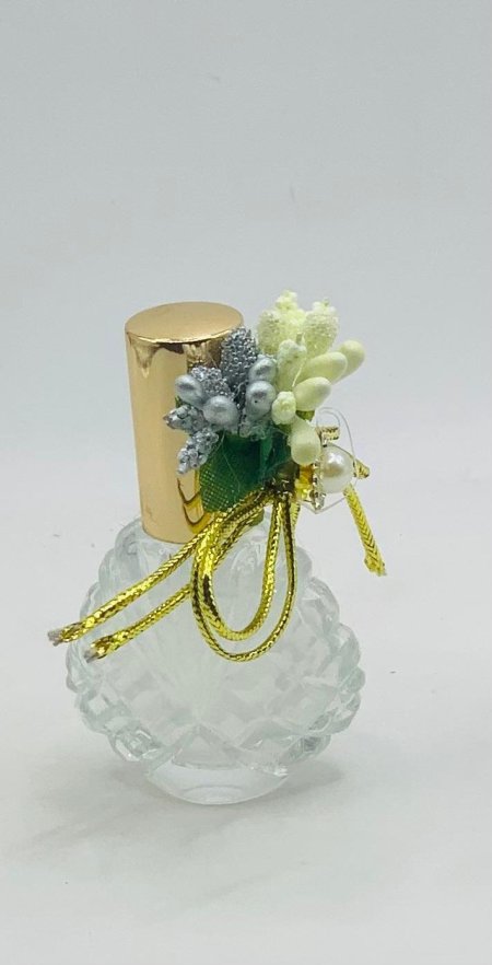 توزيعة عطر مع وردة